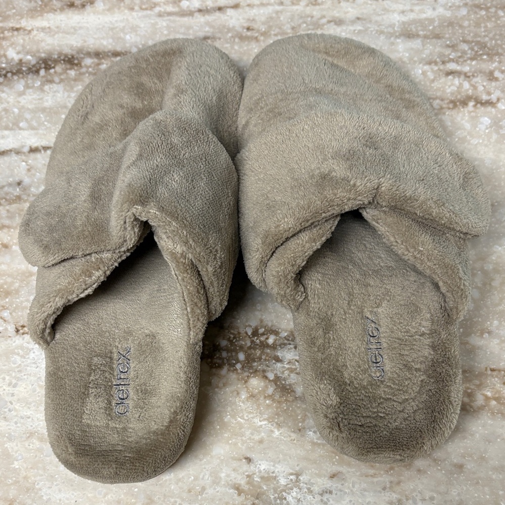 Aetrex Plush Tan Slippers